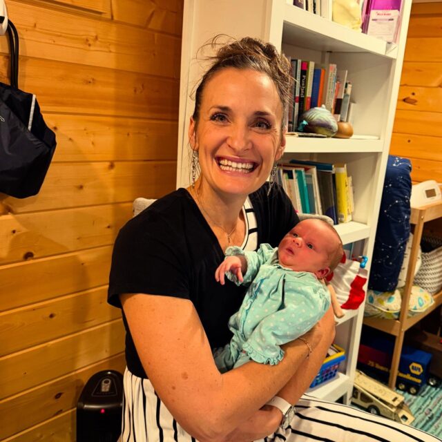 🌟 Tuesday vibes are hitting different around here—it’s basically our office Monday, and the week is kicking off with ALL the good feels! 🥰 Meeting amazing new families, sneaking in these irresistible baby snuggles... but the absolute highlight? A full-on LEG HUG from the sweetest almost 3-year-old I had the honor of catching! I met her eyes mid-squeeze, as she looked up with that big smile and said, “Bye Stephanie!” so clear and warm while holding on tight. 💕 My heart = melted.Wishing EVERYONE could wrap up in that kind of pure, squishy love today! 👶✨ #MidwifeLife #BabySnuggles #LegHugMagic #GreenStorkMN #GrowingFamilies