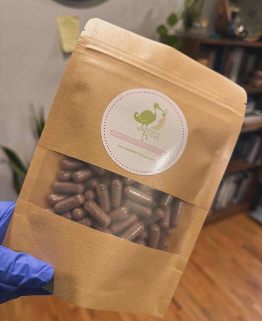 🌟 100+ Placenta Capsules Ready for a New Mama! 🌟
Did you know? Encapsulating the placenta is a time-honored practice that can offer postpartum benefits backed by many moms’ experiences and Traditional Chinese Medicine:
✅ Lactation support – Nutrients may help boost milk supply
✅ Iron replenishment – Helps combat postpartum fatigue
✅ Hormone balance – Supports emotional stability
✅ Mood regulation – May ease the baby blues
✅ And so much more!!!
Every capsule is prepared with care, love, and strict safety standards by The Green Stork. 💊✨
#PlacentaEncapsulation #PostpartumWellness #MidwifeMagic #NewMomSupport #BreastfeedingSupport #GreenStorkMn #KnowYoirOptions #NorthernMN #Midwifery #BemidjiMn
