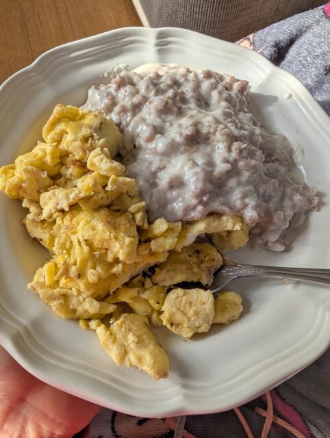 💚 Behind the Scenes of The Green Stork Midwifery team 💚It might not look like much — just two plates — but behind them are the incredible men and families who keep The Green Stork Midwife team going strong.January has been full of long nights and little sleep, but our husbands have truly stepped up in every way: keeping the house running, wrangling the kids so we can rest, brewing strong coffee, making protein-packed meals, and prepping our home office so we can grab whatever sleep we can. ☕🍳💪When a client calls in labor, my husband jumps up just as fast as I do — coffee on, car warming up, meal ready, a quick kiss goodbye, and I’m out the door.Birth Assistant Michelle’s family even prays for every momma, every journey, and every safe delivery before she leaves. 🙏✨This really is a team effort — from the tiniest voices telling us how much they love our work to the incredible men standing behind us every step of the way. 💚To our families: thank you for fueling our passion and helping us serve our mommas with full hearts and steady hands. 🌿👶 #GreenStorkMN #MidwiferyCare #HomeBirth #FueledTeam #CaffinatedWell