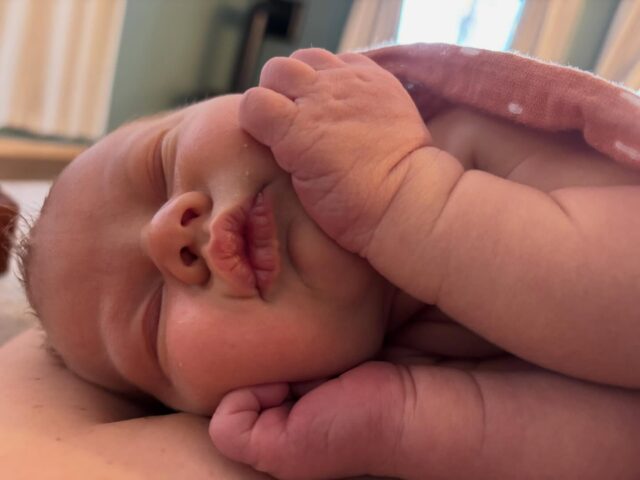 January has been overflowing with babies and beautiful moments. 💙A huge congratulations to this incredible first-time couple who have navigated so many changes during pregnancy with the most amazing grace and patience. Supporting them through every step has felt like catching up with dear friends at every visit.And then came their sweet chunk-a-munk, Callum John—right on time. The room filled with happy tears the moment we heard those first, hard-earned cries.That perfect auburn hair… those irresistible rolls on rolls… he’s pure magic and I just love getting all the updates and pic updates.So honored to have been part of their journey and witness this family blossoming. Welcome to the world, Callum! 🥹✨#NewbornLove #BirthStory #WaterBirth #Homebirth #GreenStorkMN