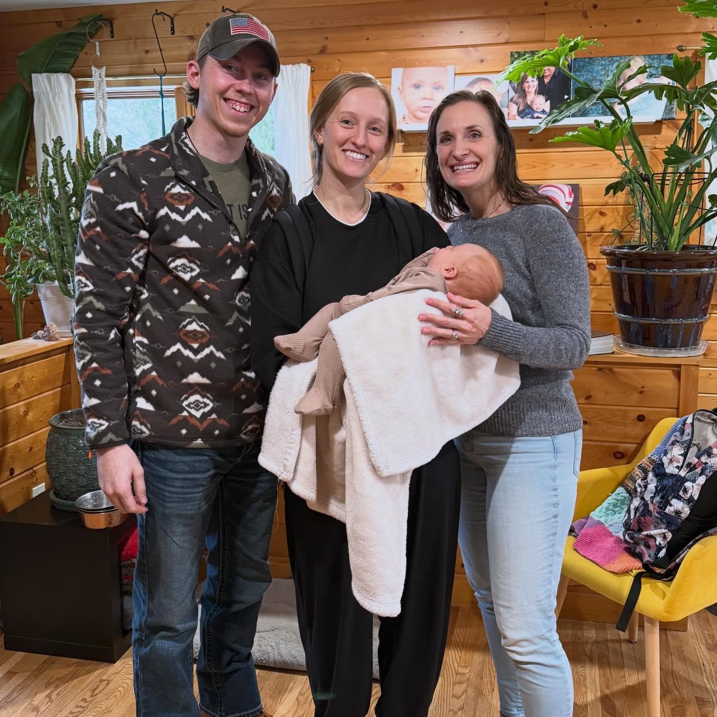 Last month, I had the joy of graduating five beautiful families from our care.For some, it was the final chapter of their newborn days, while for others, it marked the exciting beginning of growing their family. Every single journey was unique, powerful, and deeply beautiful in its own way.It’s never easy saying goodbye to routine care, but I feel incredibly blessed to have walked alongside each of them over the past year. Watching these families grow, heal, and thrive has been such an honor.Thank you all for trusting me with your births and your babies 🤍
#MidwifeLife #BirthJourney #PostpartumCare #GratefulHeart #GreenStorkMN